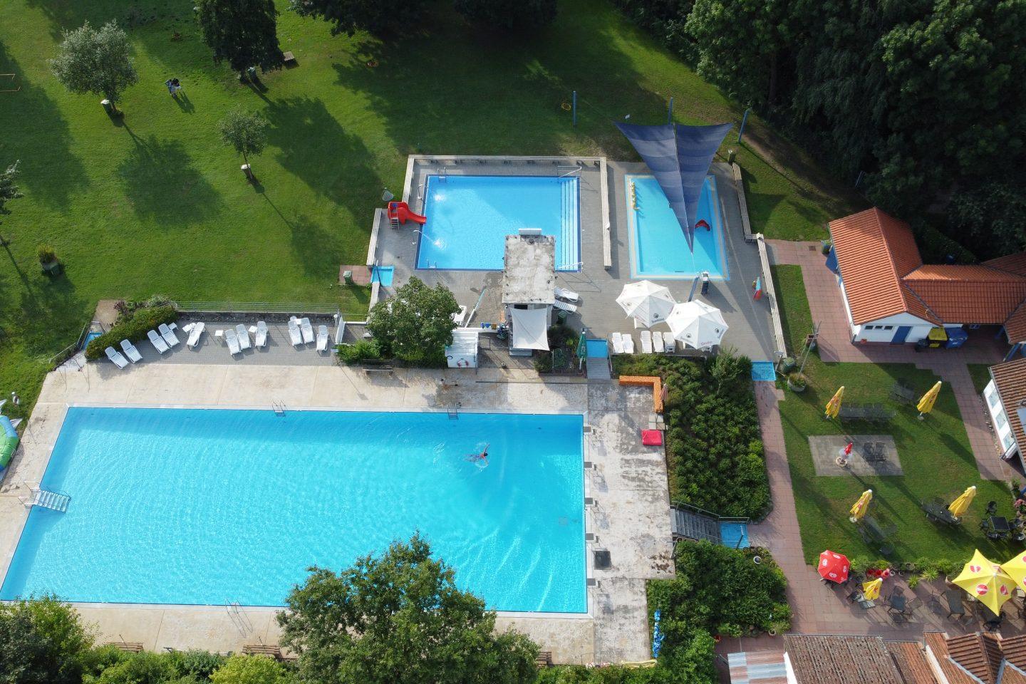 Bereit für den Besucheransturm: Am 17. Mai startet das Freibad Goddelau in die neue Badesaison. Foto Stadt Riedstadt