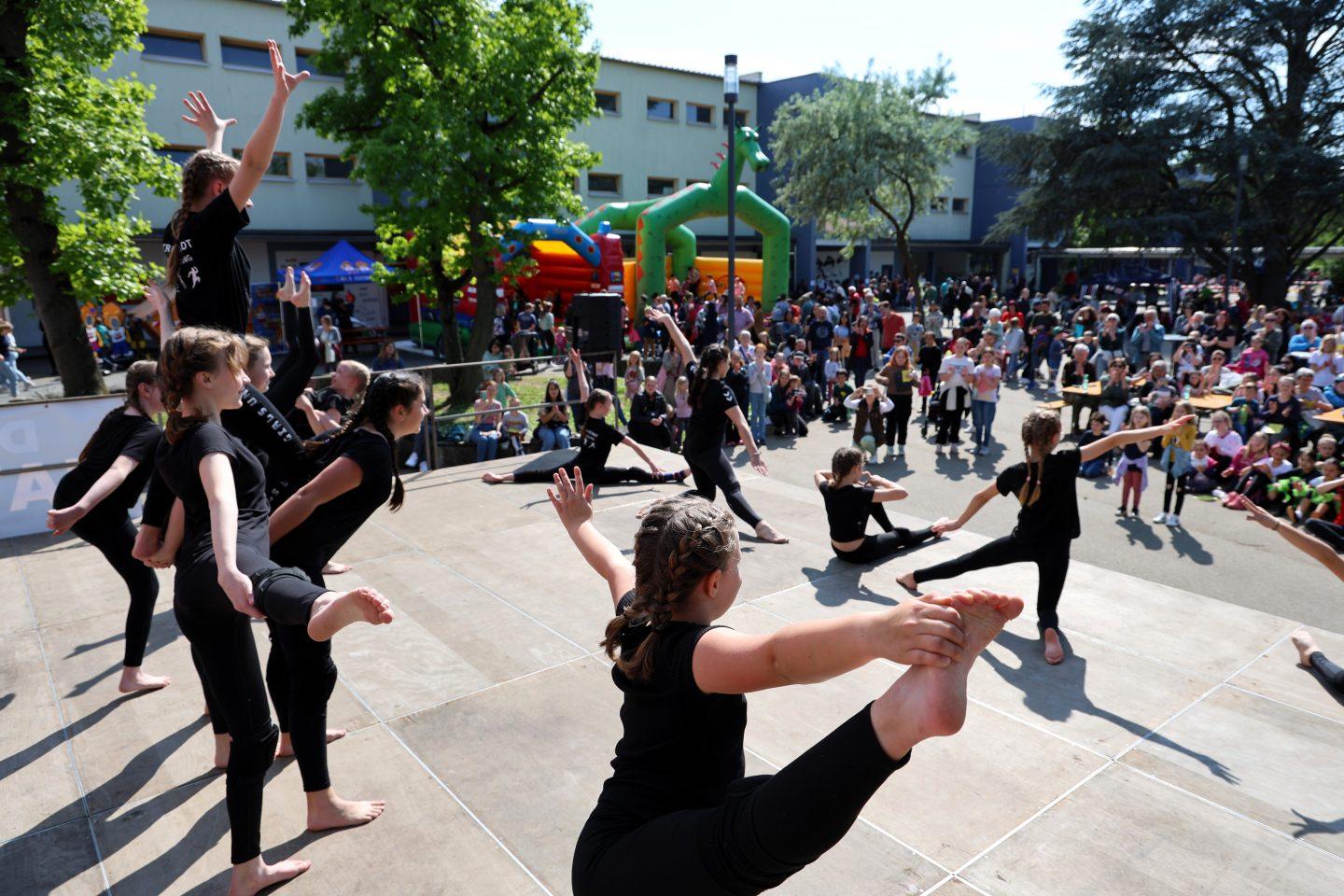Das vielfältige Bühnenprogramm wie hier die „Dreamdancer“ des TV Crumstadt begeisterte auch im vergangenen Jahr. Archivfoto: Stadt Riedstadt