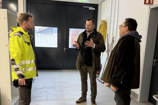 Besuch auf dem Bauhof: Marcus Heß, Bürgermeister Niklas Gehnich und Uwe Köhres. Foto: PSW
